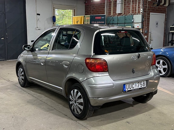 Toyota Yaris 6 of 13