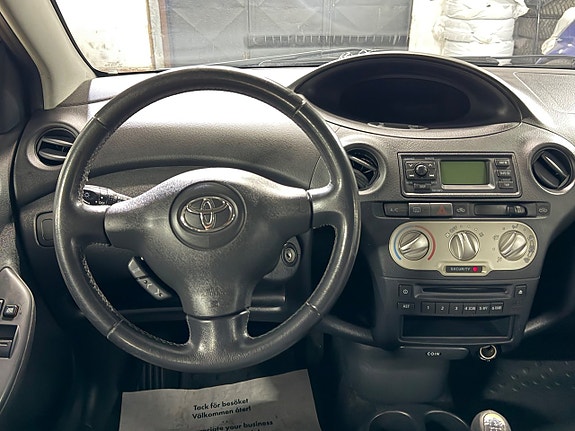 Toyota Yaris 12 of 13