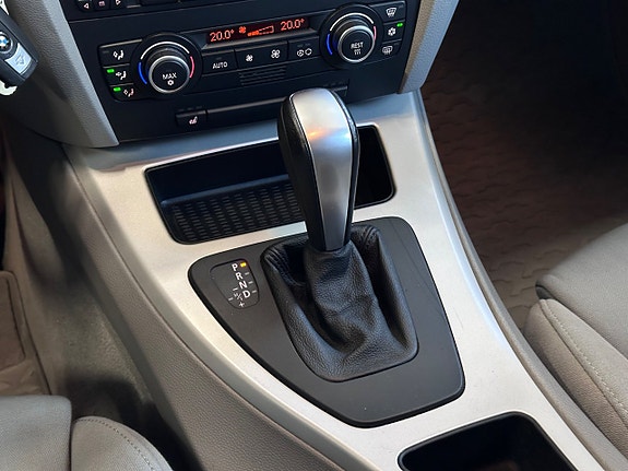 BMW 318d 13 of 16