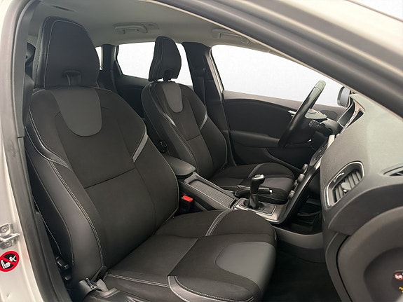 Volvo V40 23 of 29