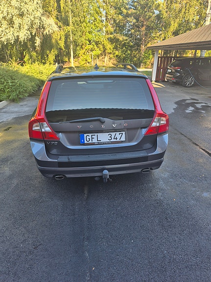 Volvo V70 3 of 14