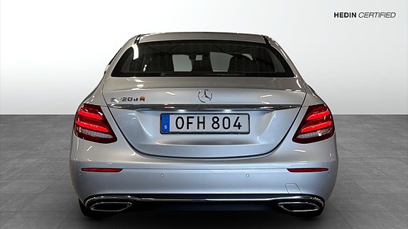 Mercedes-Benz E220 7 of 18