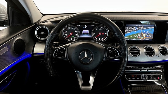 Mercedes-Benz E220 13 of 18