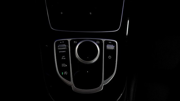 Mercedes-Benz E220 16 of 18