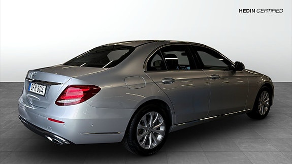 Mercedes-Benz E220 2 of 18