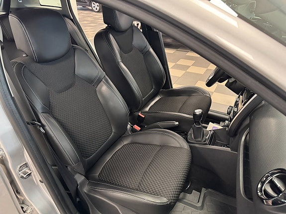 Renault Clio 15 of 17