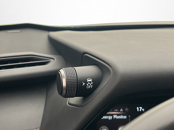 Lexus UX250h 27 of 30