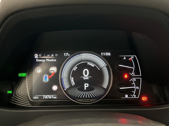 Lexus UX250h 16 of 30