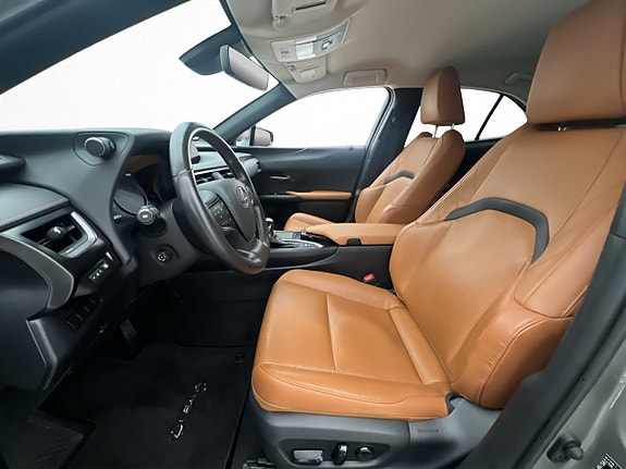 Lexus UX250h 15 of 30