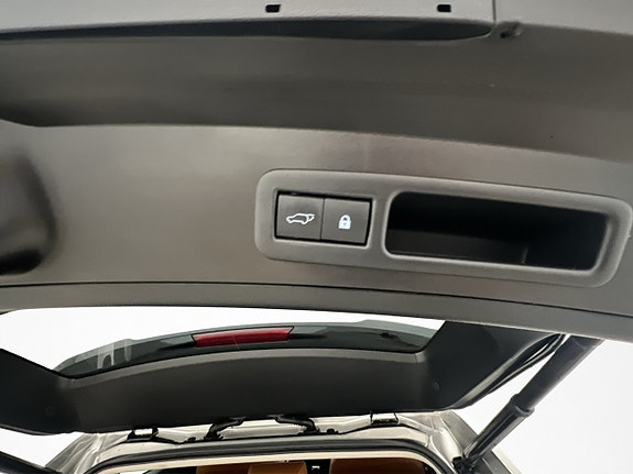 Lexus UX250h 9 of 30