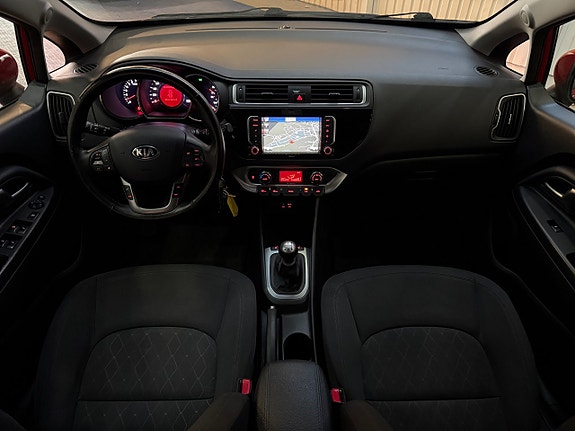 Kia Rio 8 of 16