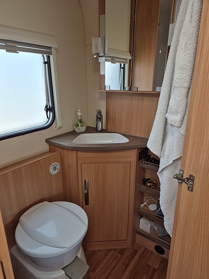 Knaus 580 QS Sudwind barnkammarvagn 8 of 13