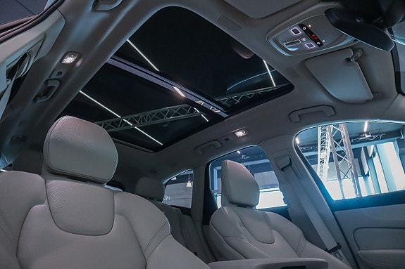 Volvo XC60 10 of 13