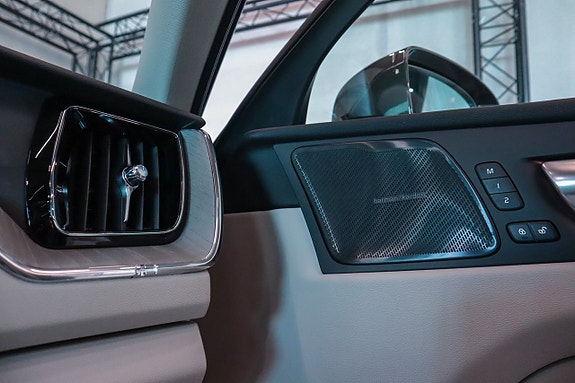 Volvo XC60 11 of 13