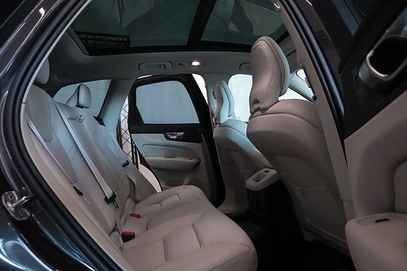 Volvo XC60 13 of 13