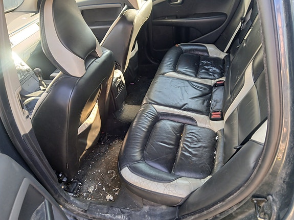 Volvo V70 4 of 5