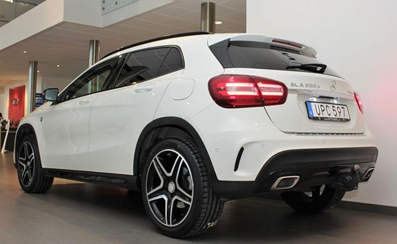 Mercedes-Benz GLA200 d 2 of 7