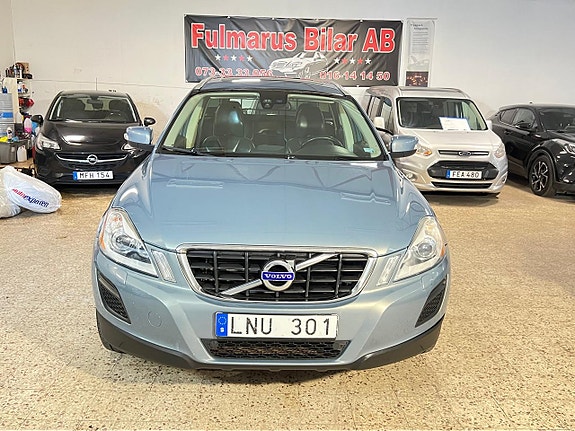 Volvo XC60 2 of 21