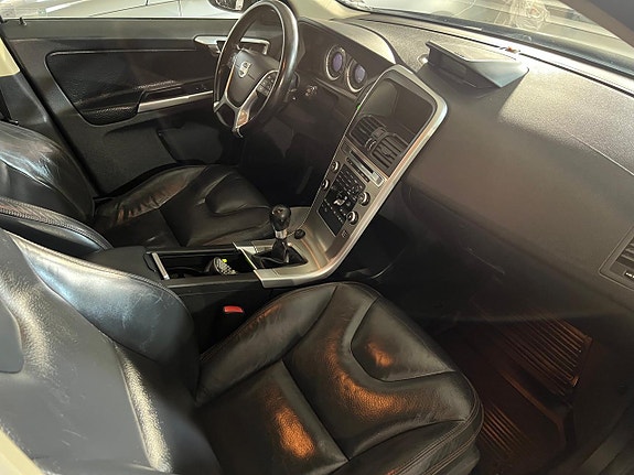 Volvo XC60 11 of 21