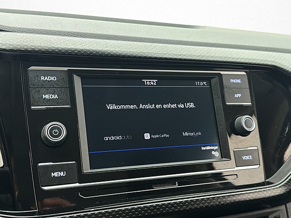 Volkswagen T-Cross 21 of 30