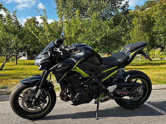 Kawasaki Z900 2 of 5