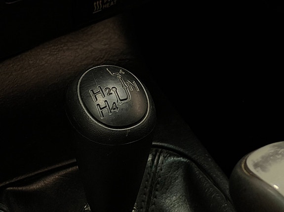 Toyota HiLux 27 of 30