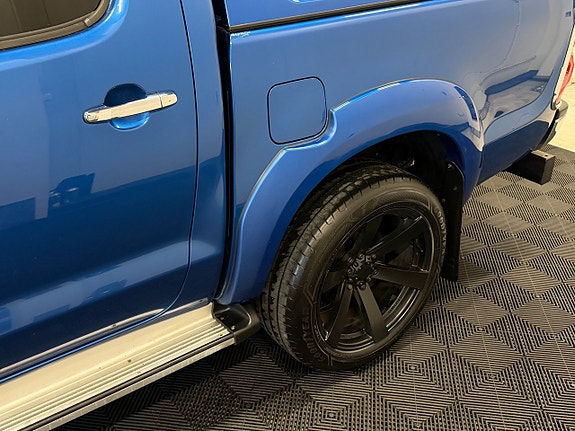 Toyota HiLux 10 of 30