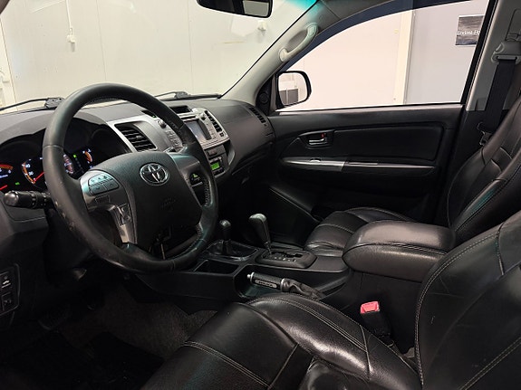 Toyota HiLux 19 of 30