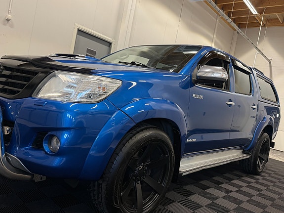 Toyota HiLux 14 of 30