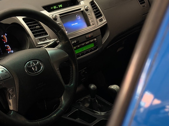 Toyota HiLux 23 of 30