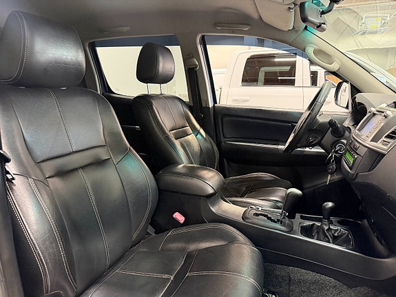 Toyota HiLux 20 of 30