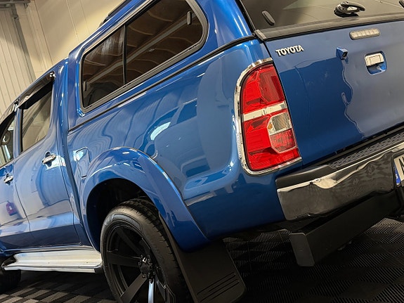 Toyota HiLux 13 of 30