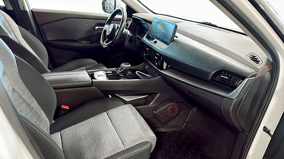Nissan X-Trail 9 of 12