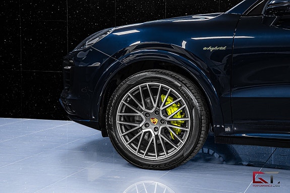 Porsche Cayenne 5 of 23