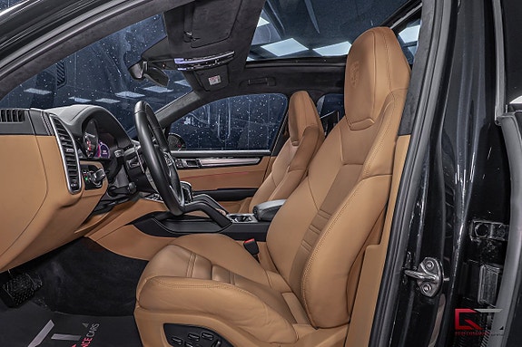 Porsche Cayenne 14 of 23
