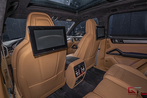 Porsche Cayenne 21 of 23