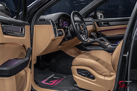 Porsche Cayenne 9 of 23
