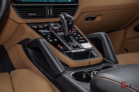 Porsche Cayenne 17 of 23