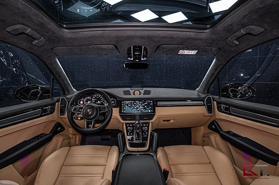 Porsche Cayenne 16 of 23