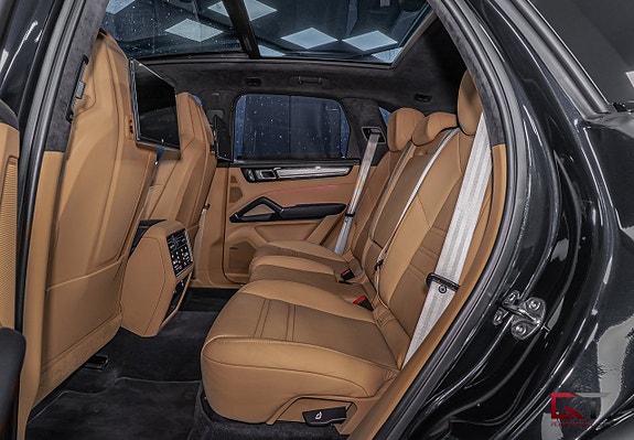 Porsche Cayenne 20 of 23