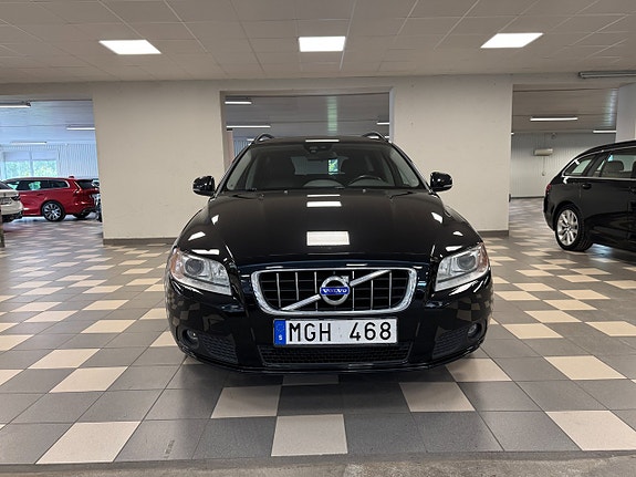 Volvo V70 3 of 14