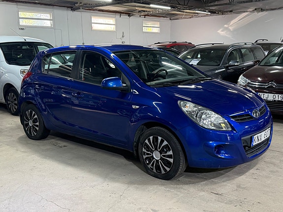 Hyundai i20 2 of 16
