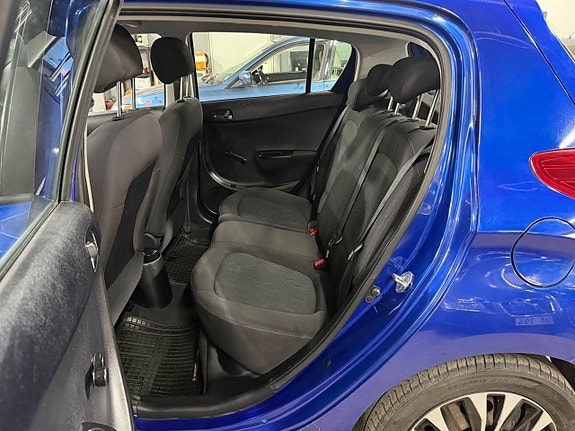 Hyundai i20 10 of 16