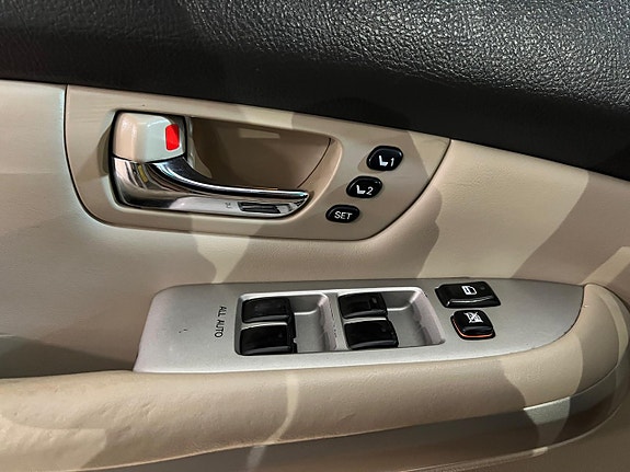 Lexus RX400h 12 of 17