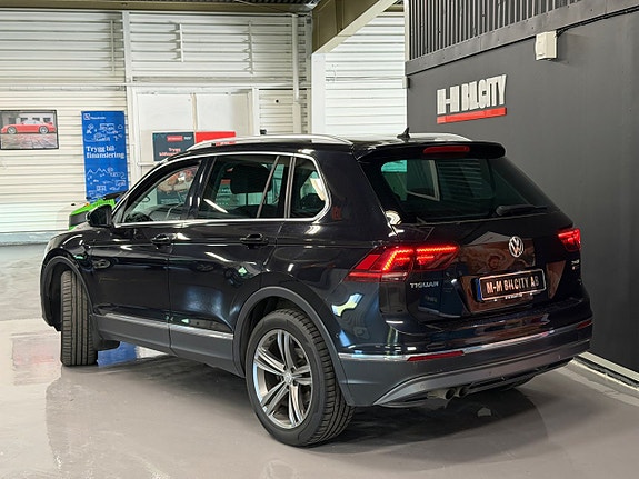 Volkswagen Tiguan 3 of 12