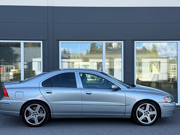 Volvo S60 2 of 30