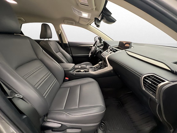 Lexus NX300h 27 of 30
