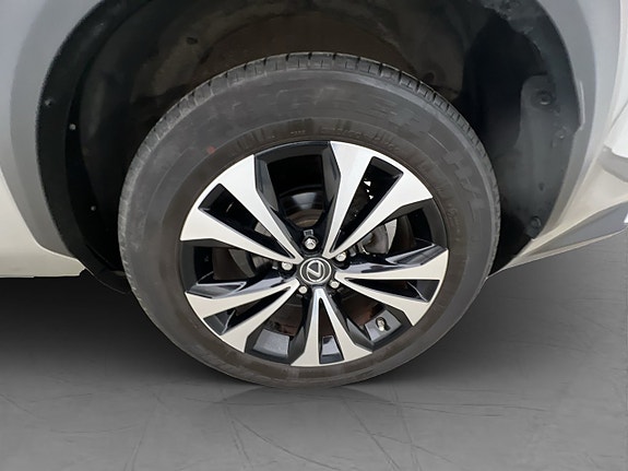 Lexus NX300h 30 of 30