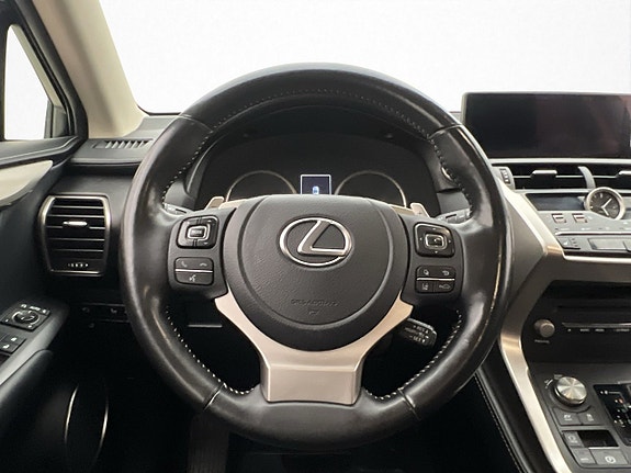 Lexus NX300h 15 of 30