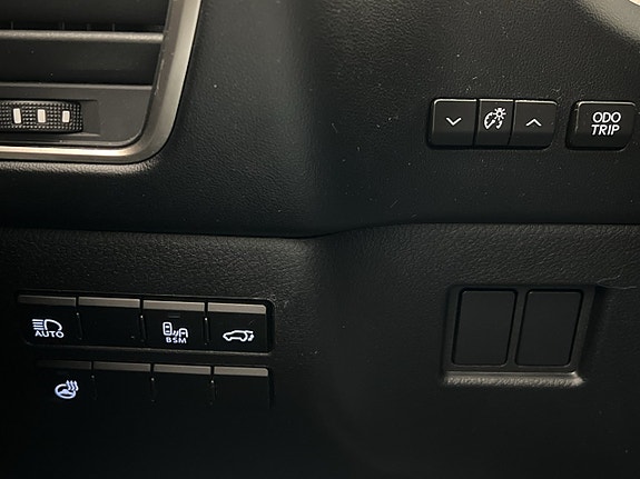 Lexus NX300h 17 of 30